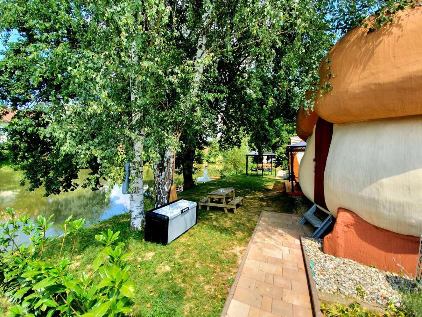 ホテル Glamping Rajska Vas Šentjur エクステリア 写真